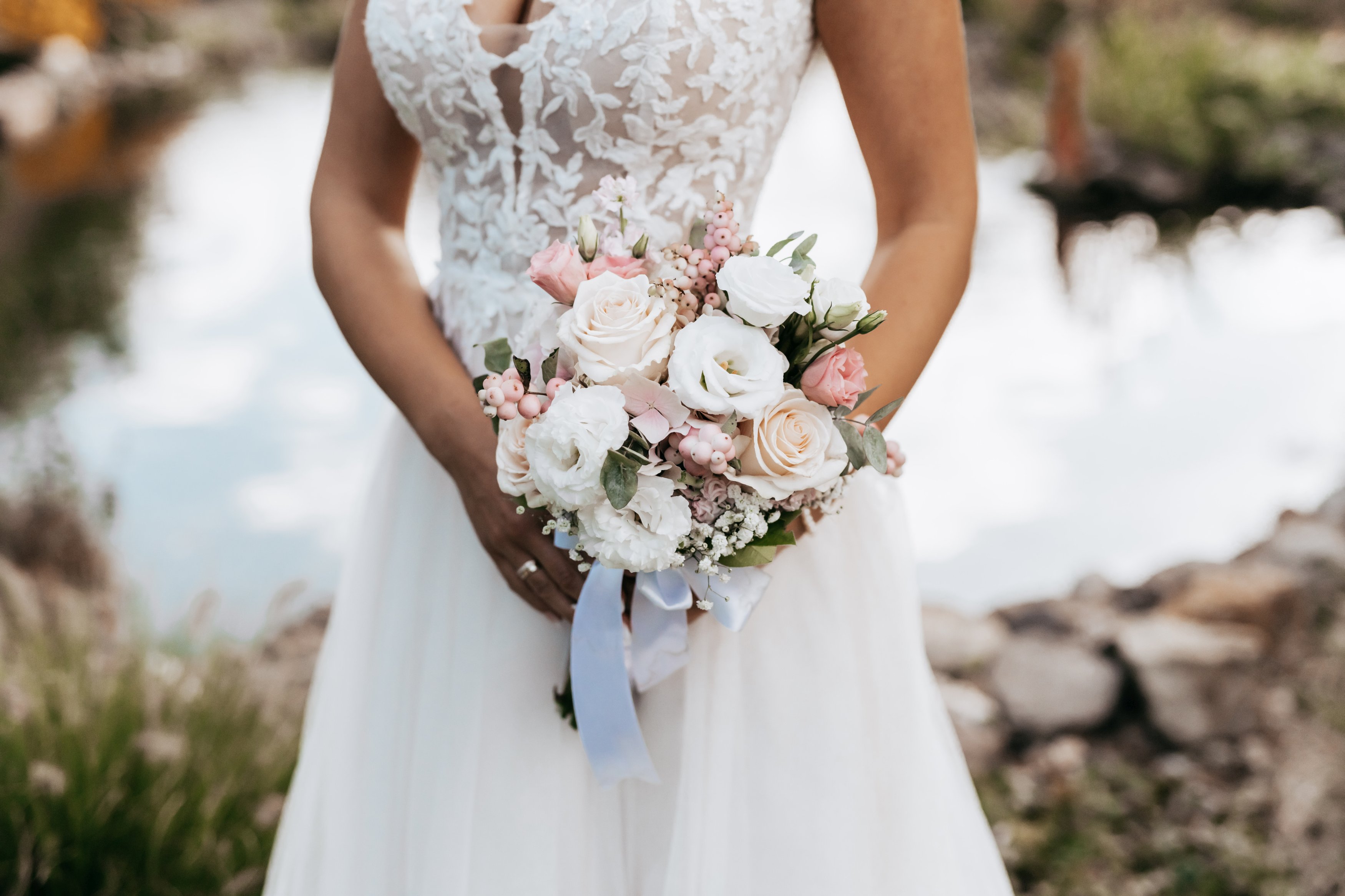 Rosa-weißer Brautstrauß bei der Hochzeit in Emmerich